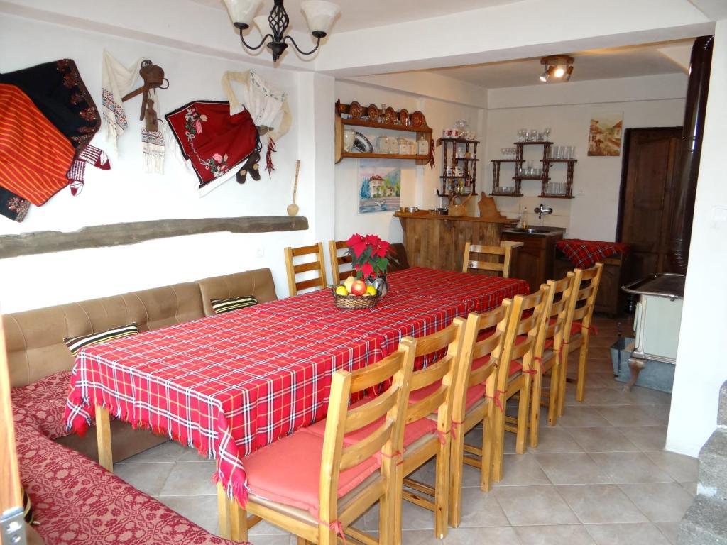 Chardaka Guest House Kalofer Oda fotoğraf